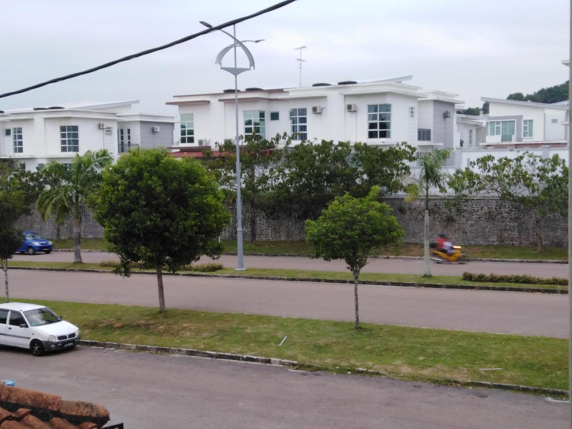 Dkamar Homestay At Desaru, Fully Aircond, Wifi, Coway, Street View 4 Min To Desaru Beach Kangkar Chemaran Exterior photo